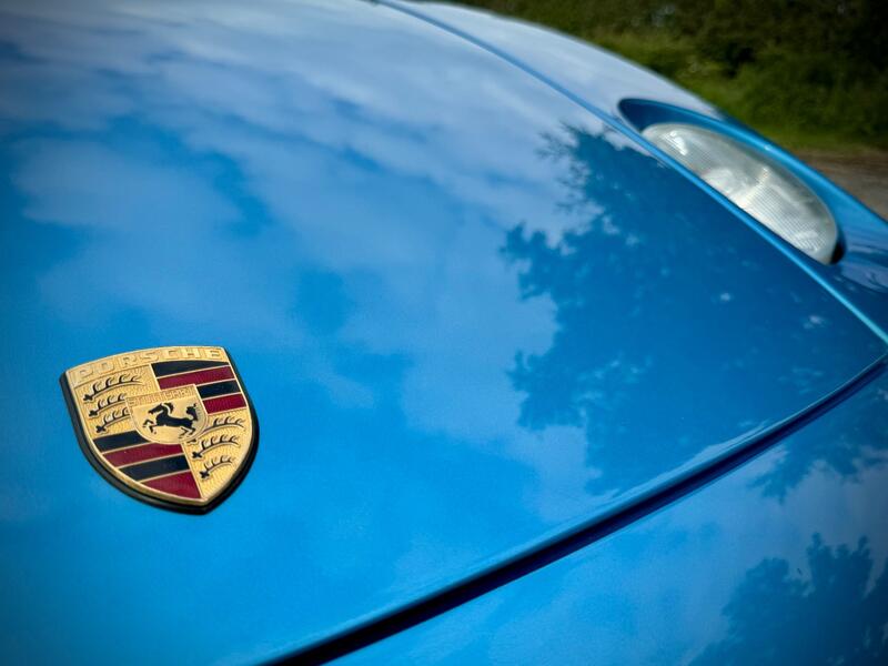 PORSCHE 928