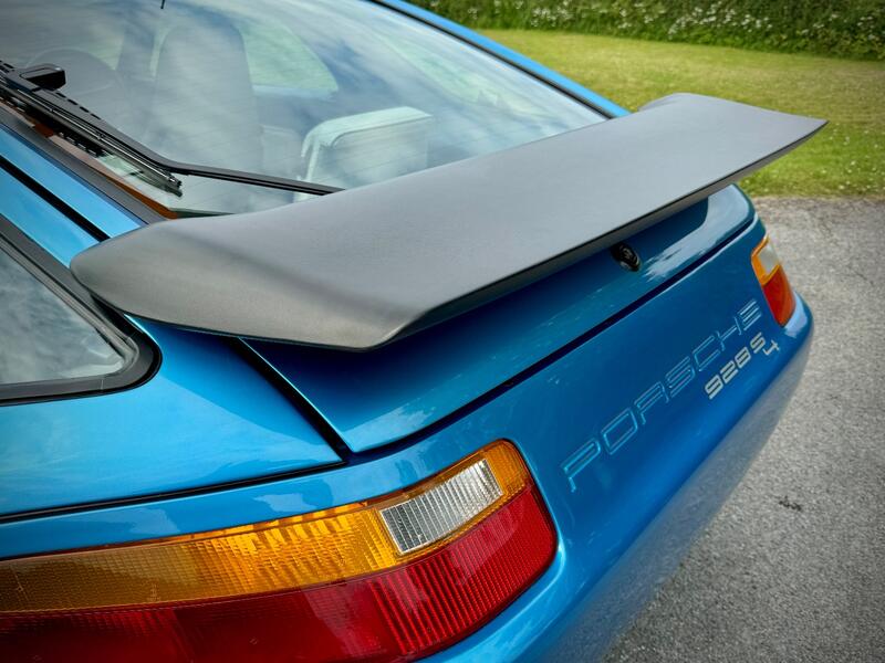 PORSCHE 928