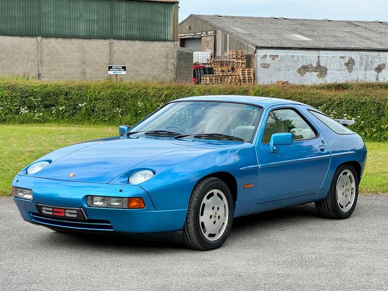 PORSCHE 928
