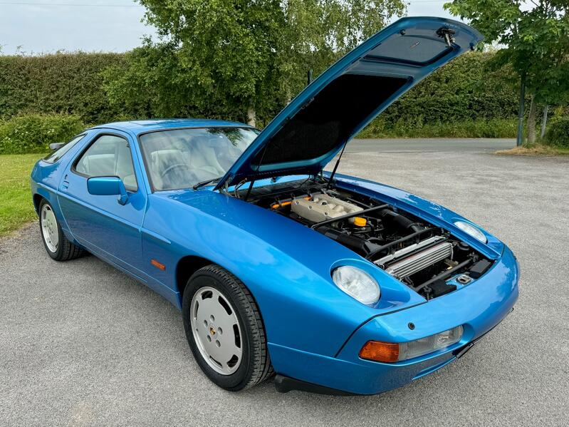 PORSCHE 928