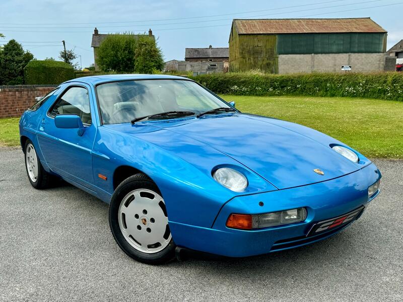 PORSCHE 928