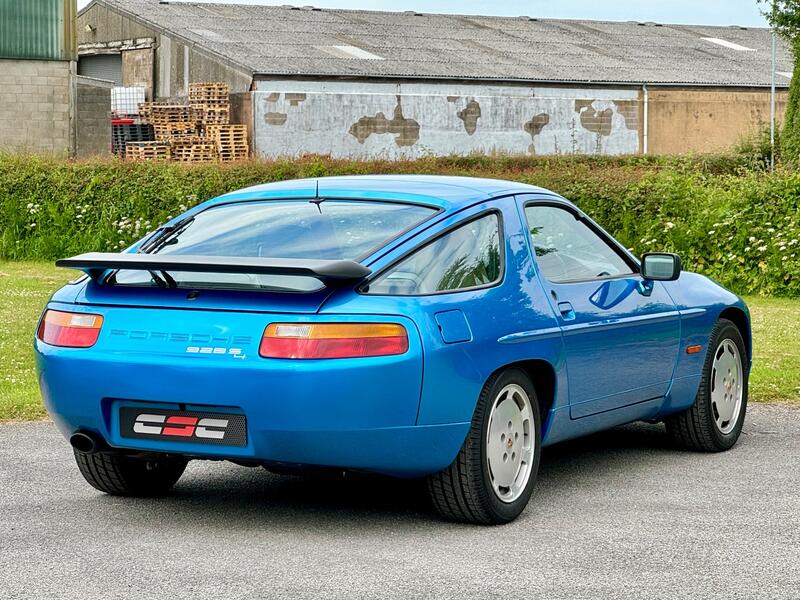 PORSCHE 928