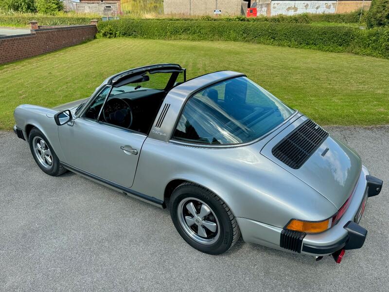 PORSCHE 911