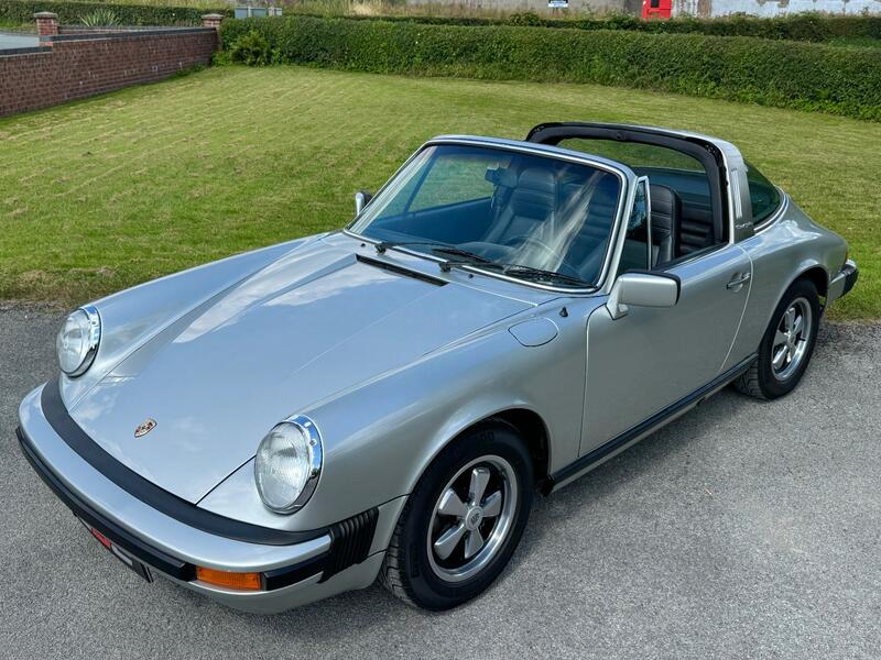 PORSCHE 911