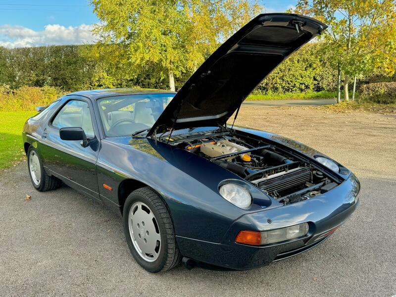 PORSCHE 928