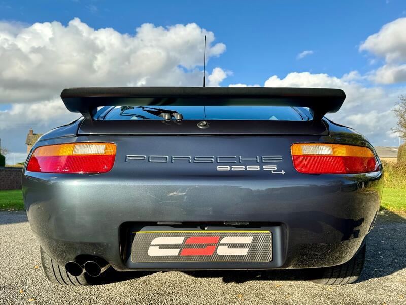PORSCHE 928