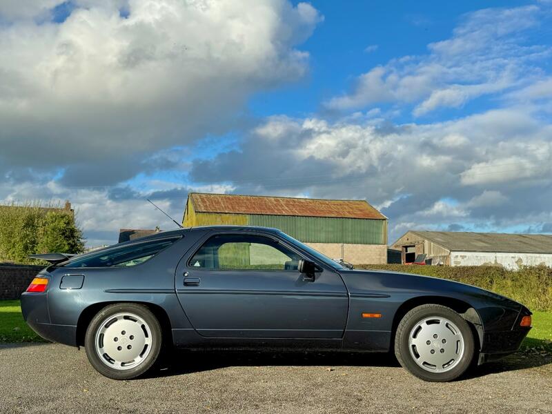 View PORSCHE 928 5.0 S Series 4