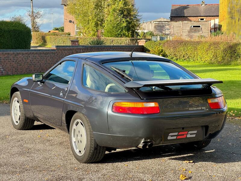 PORSCHE 928