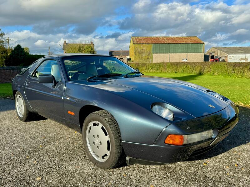 PORSCHE 928
