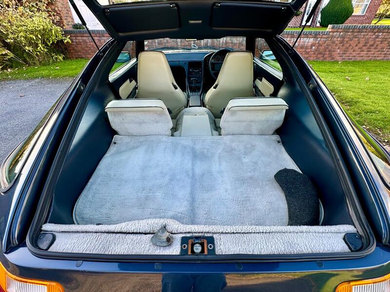 PORSCHE 928