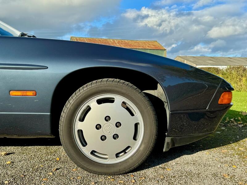 PORSCHE 928