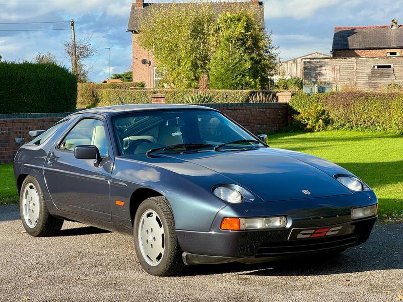 PORSCHE 928