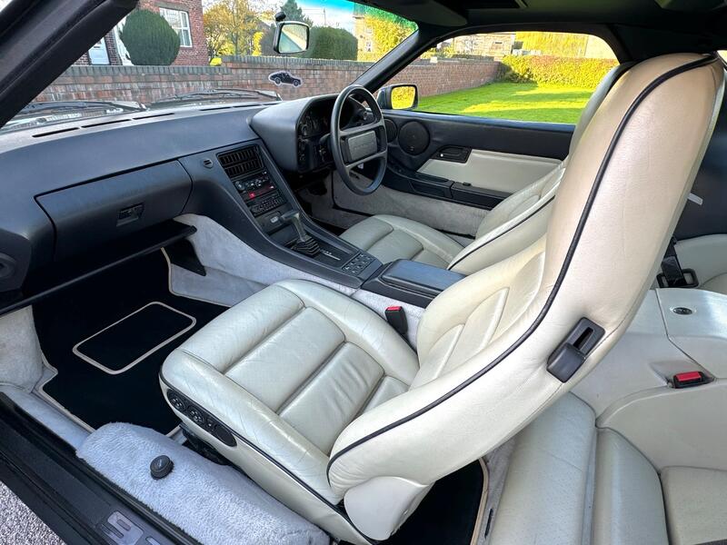 PORSCHE 928