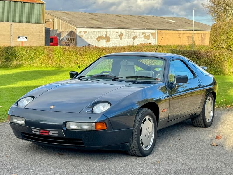 PORSCHE 928
