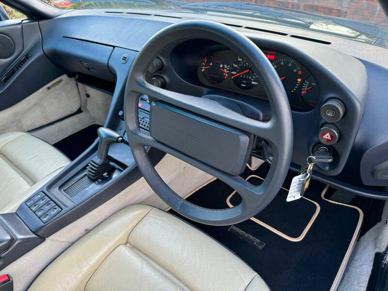 PORSCHE 928