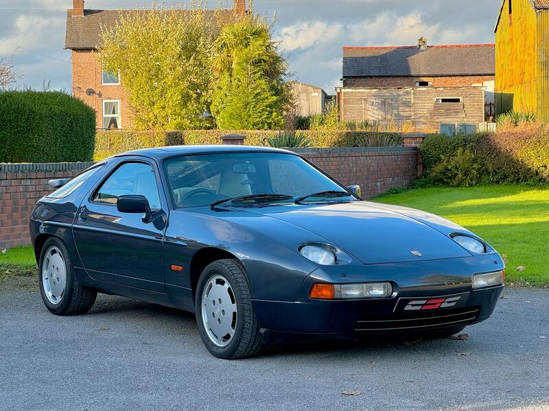 PORSCHE 928