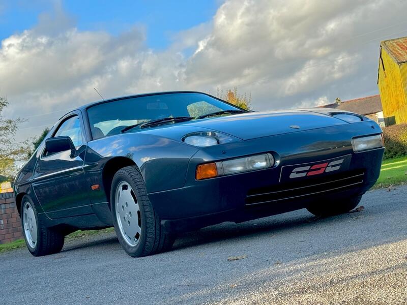 PORSCHE 928