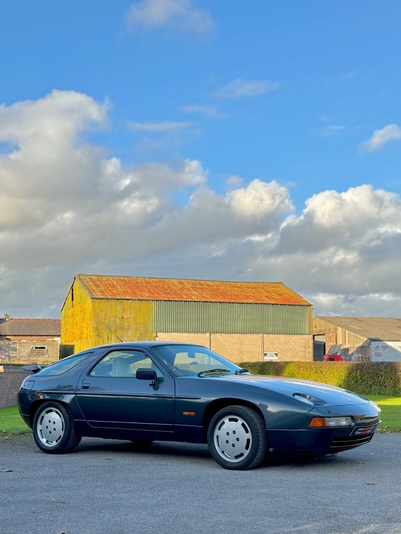 PORSCHE 928