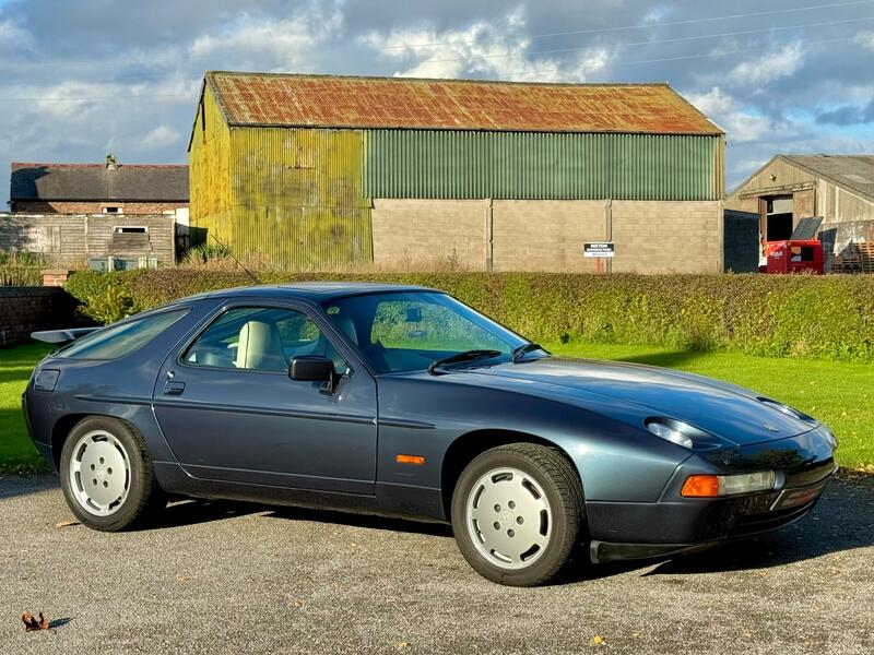 PORSCHE 928