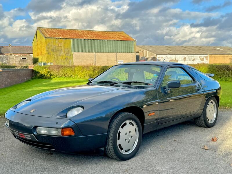 PORSCHE 928