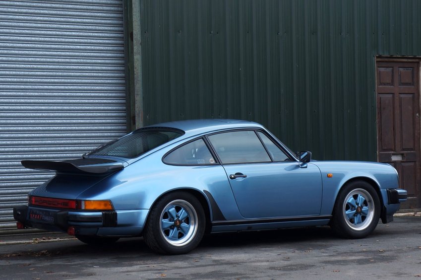 PORSCHE 911 CLASSIC