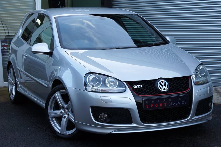 View VOLKSWAGEN GOLF GTi Pirelli Edition