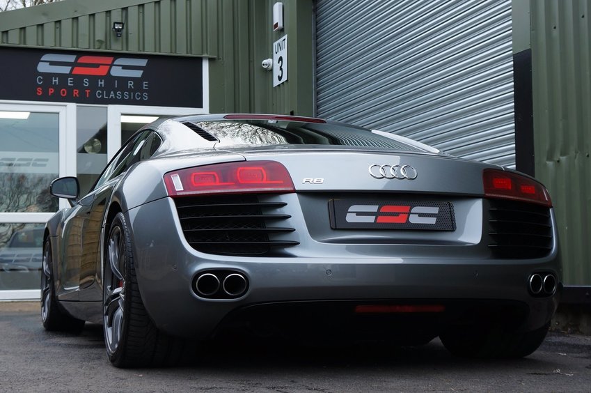 AUDI R8