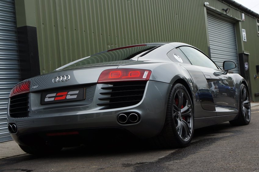 AUDI R8