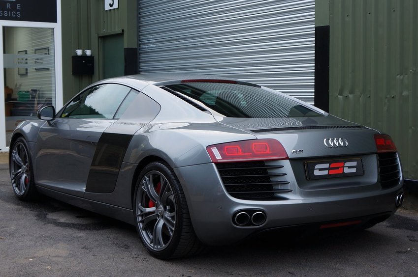 AUDI R8