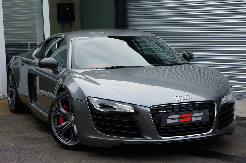 AUDI R8