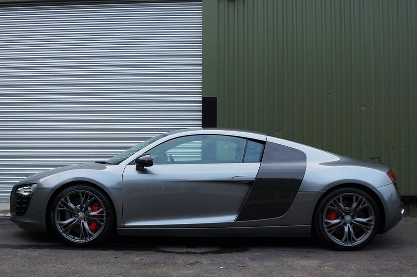 AUDI R8