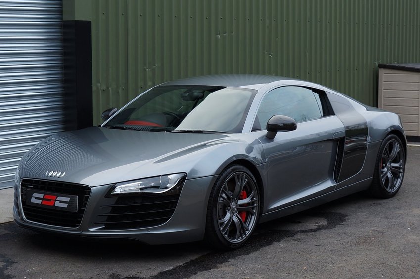 AUDI R8