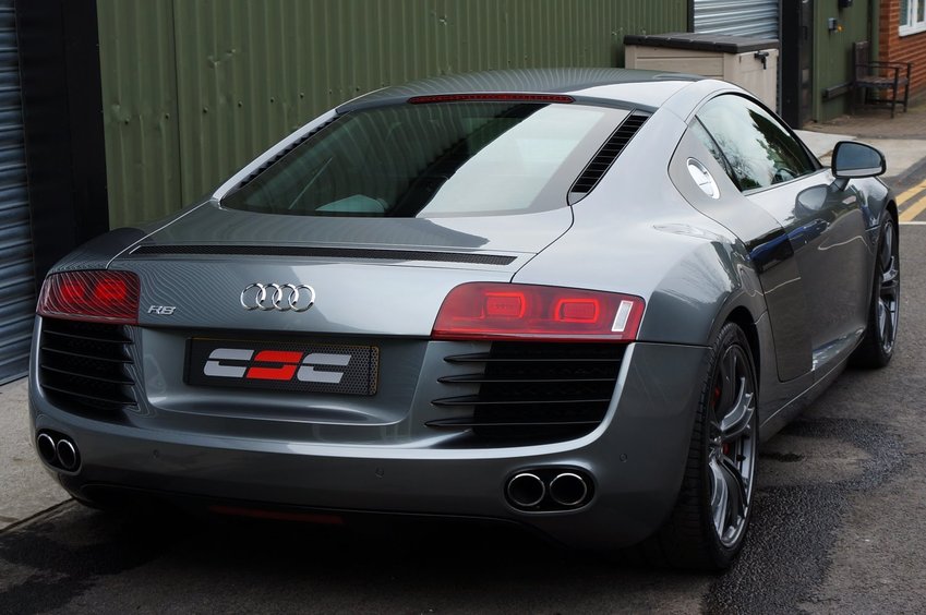 AUDI R8