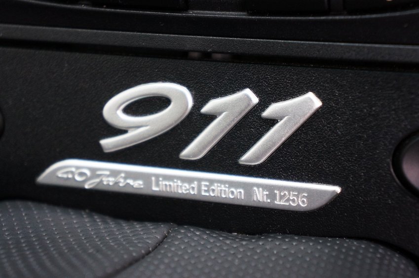 PORSCHE 911