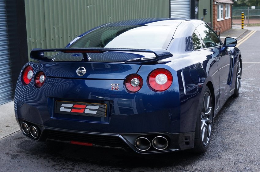 NISSAN GT-R