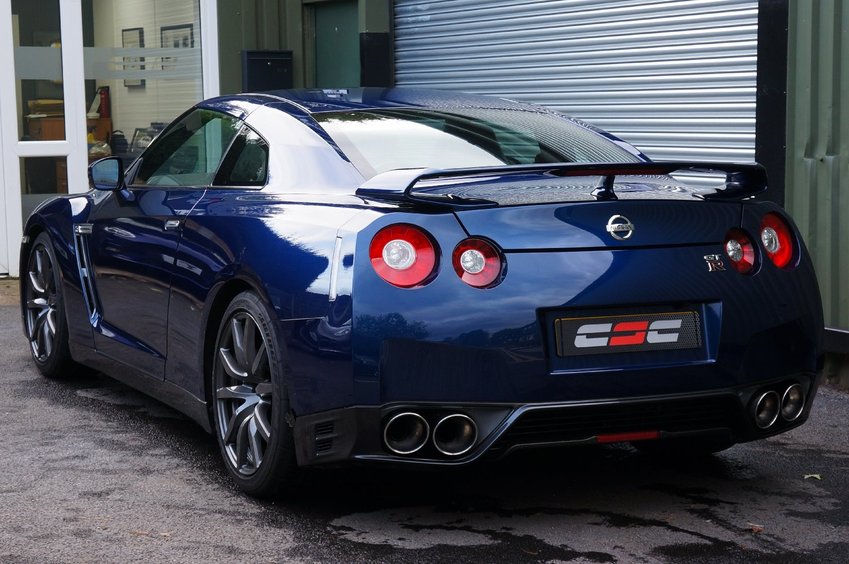 NISSAN GT-R