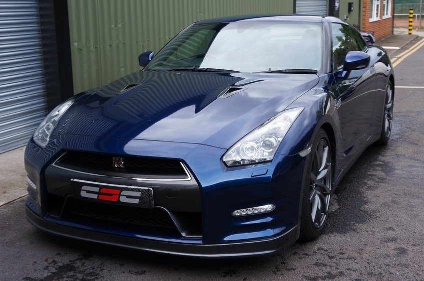 NISSAN GT-R