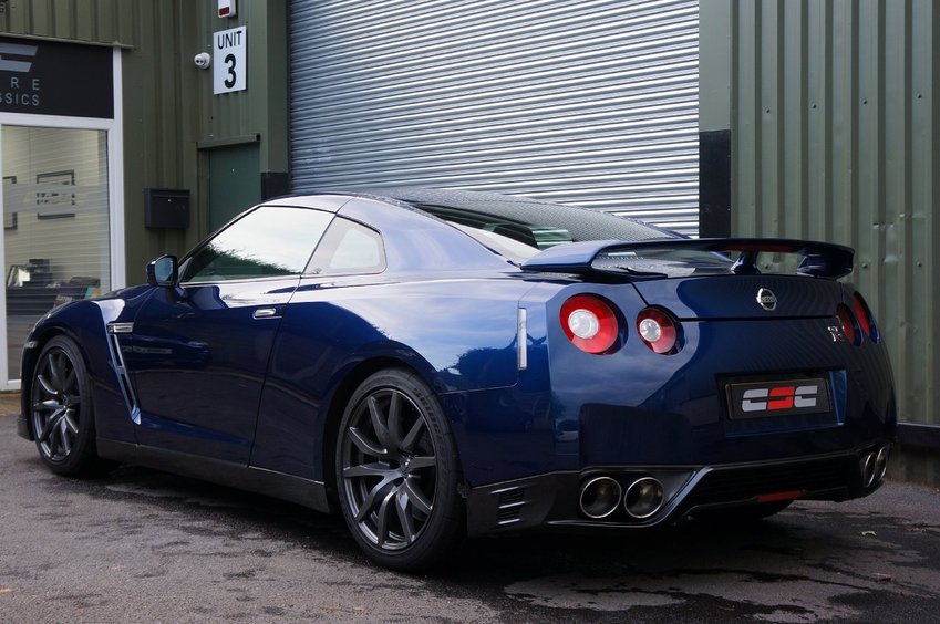 NISSAN GT-R