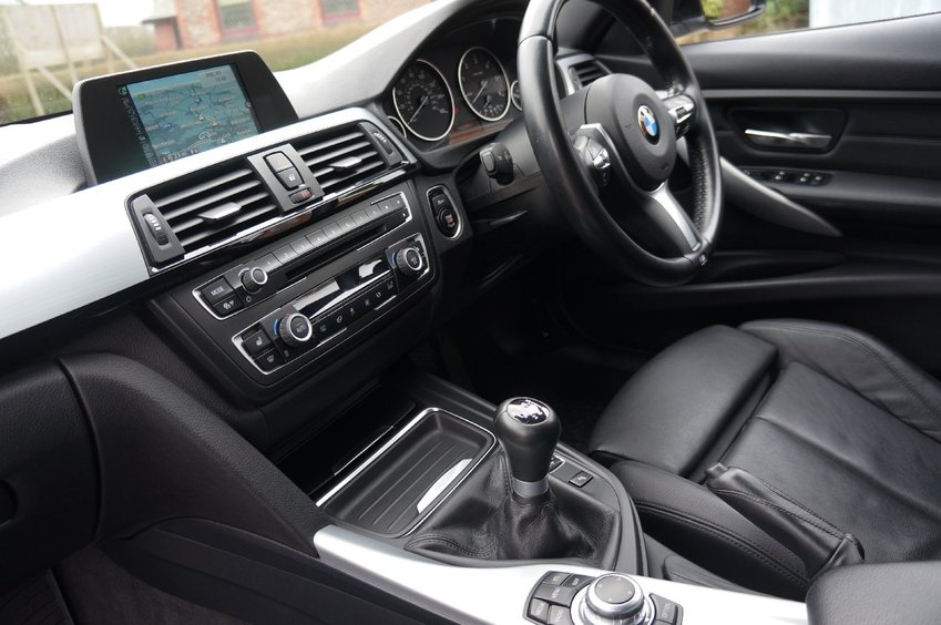 BMW 3 SERIES