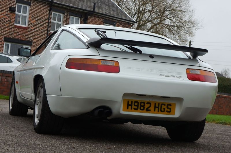 PORSCHE 928