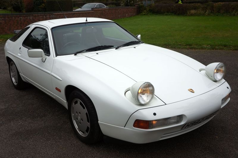 PORSCHE 928