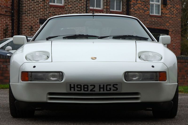 PORSCHE 928