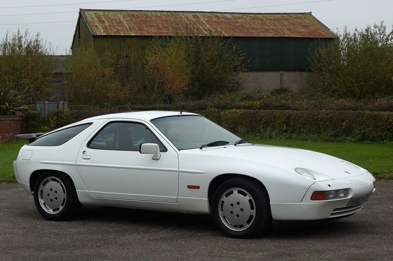 PORSCHE 928