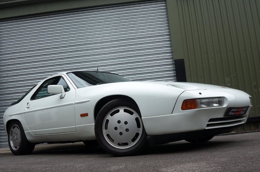 PORSCHE 928