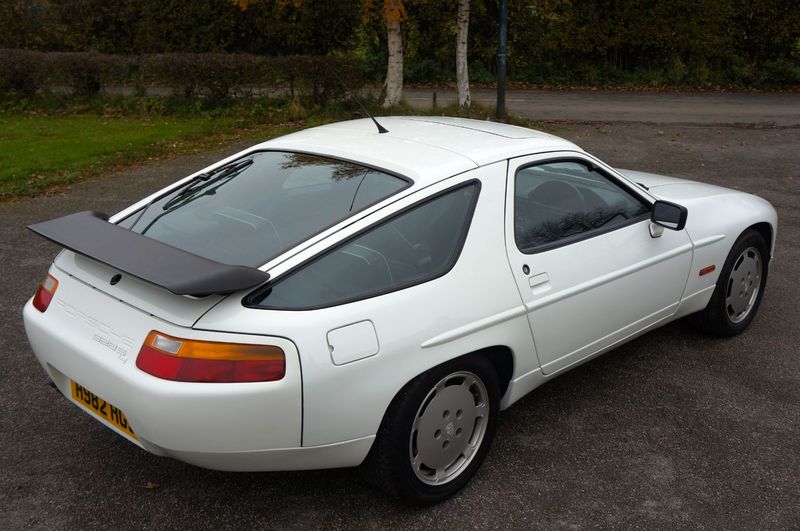 PORSCHE 928