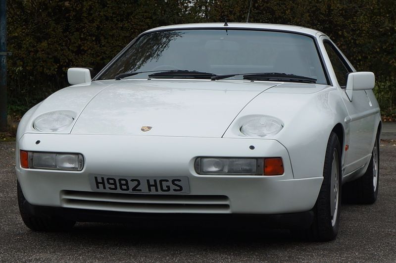 PORSCHE 928