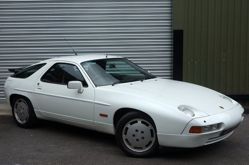 PORSCHE 928