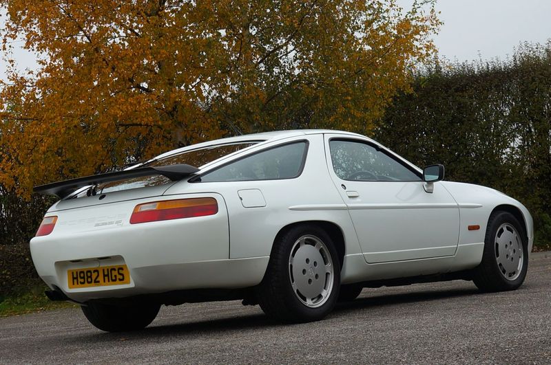 PORSCHE 928