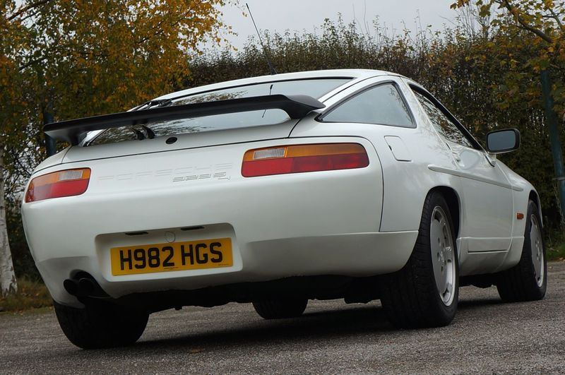 PORSCHE 928