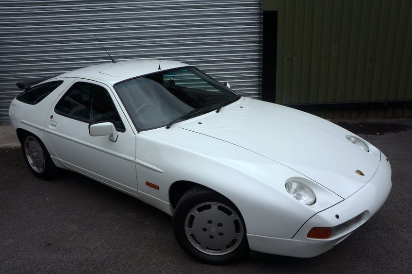 PORSCHE 928